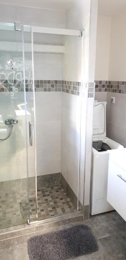2 Bedrooms House With Enclosed Garden And Wifi At Slezska Ostrava Exterior photo